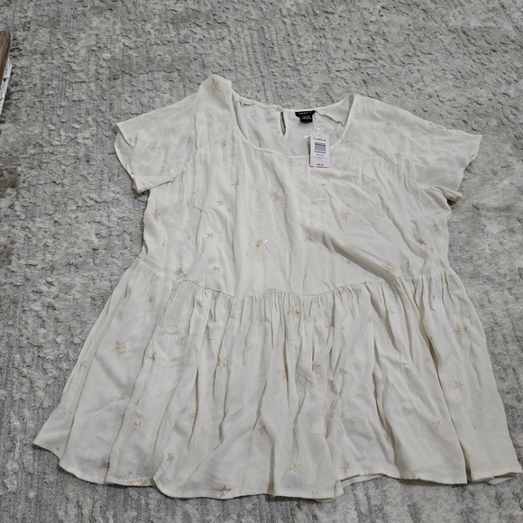 Sold Short Sleeve Blouse with Star Embroidery Torrid - Picture 2 of 5